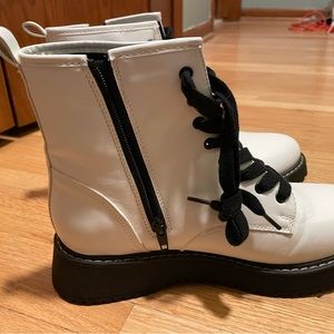 Steve Madden white lace up boots never worn